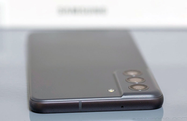 Обзор Samsung Galaxy S21 FE 5G: запоздалого смартфона в тени флагманов