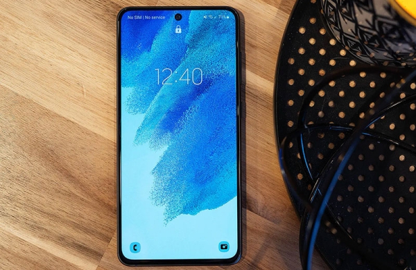 Обзор Samsung Galaxy S21 FE 5G: запоздалого смартфона в тени флагманов