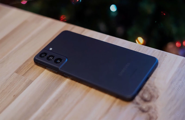 Обзор Samsung Galaxy S21 FE 5G: запоздалого смартфона в тени флагманов