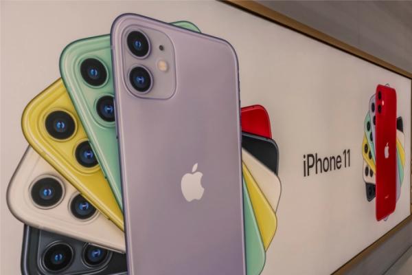Количество пользователей устройств Apple и Samsung впервые сравнялось