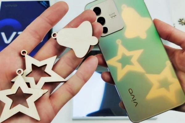 Хамелеон vivo V23 5G с TWS-наушниками
