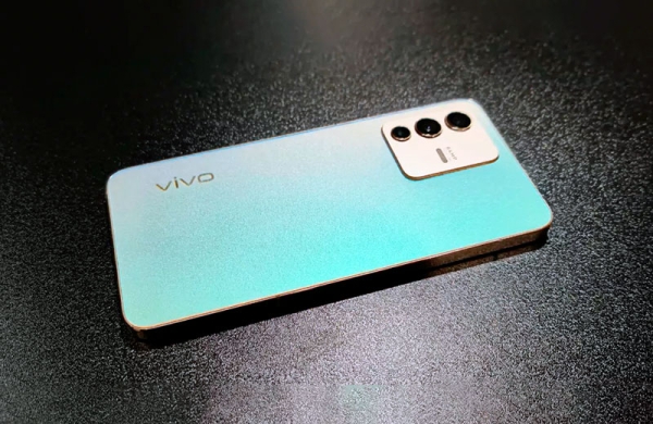 Обзор Vivo V23 5G: смартфон для любителей селфи с великолепным дизайном