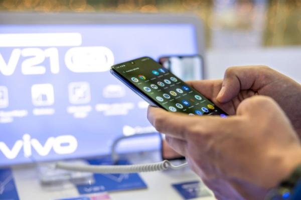 Китайский рынок смартфонов показал небольшой рост впервые за 5 лет