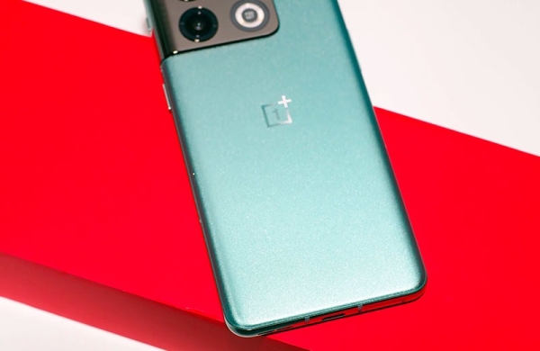 Обзор OnePlus 10 Pro: смартфон со знакомыми характеристиками в новом дизайне