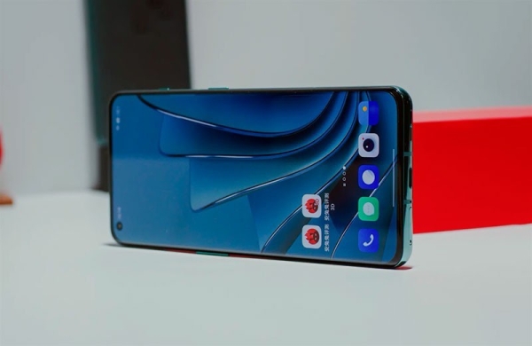 Обзор OnePlus 10 Pro: смартфон со знакомыми характеристиками в новом дизайне