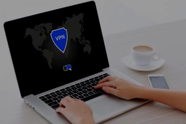 В России скачивают VPN для доступа к Facebook, за рубежом — для чтения российских СМИ