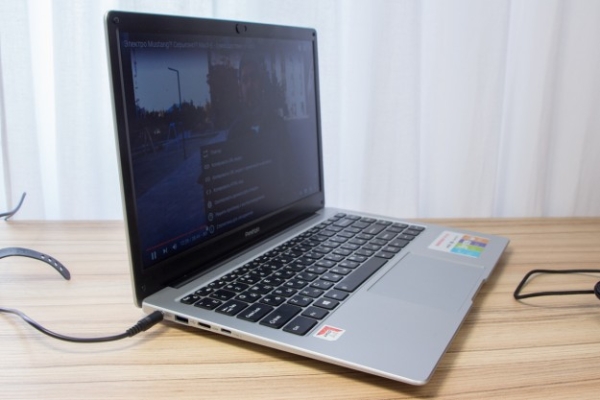 Огляд Prestigio SmartBook 141 C6: дисплей