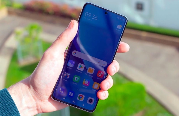 Обзор Xiaomi 12: компактный флагманский смартфон с впечатляющими характеристиками