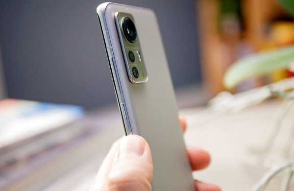 Обзор Xiaomi 12: компактный флагманский смартфон с впечатляющими характеристиками
