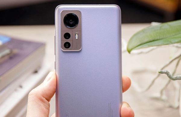 Обзор Xiaomi 12: компактный флагманский смартфон с впечатляющими характеристиками