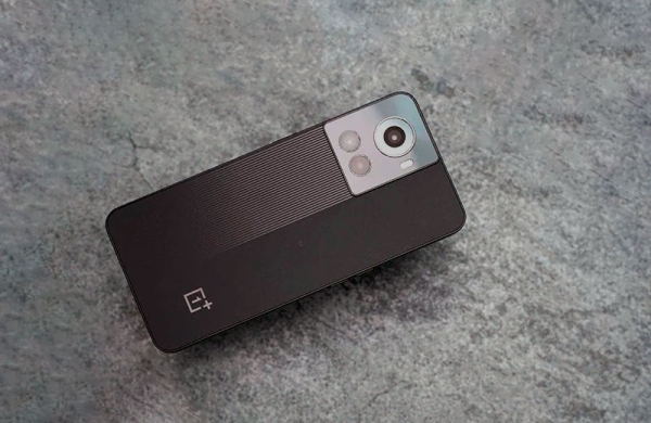 Обзор OnePlus 10R: нового смартфона со знакомыми возможностями