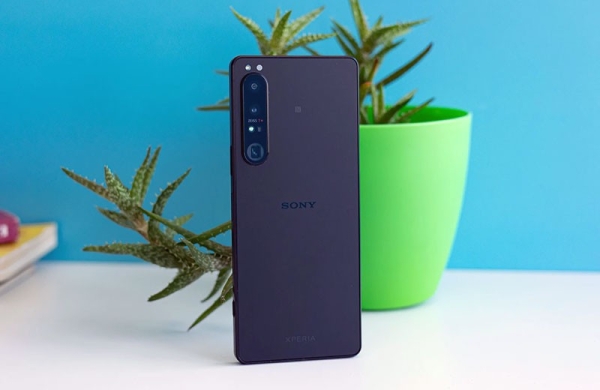 Обзор Sony Xperia 1 IV: флагманского смартфона и революционного камерофона