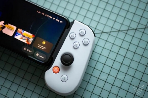 Sony представила Backbone One - PlayStation Edition - ліцензований ігровий контролер для iPhone за $100