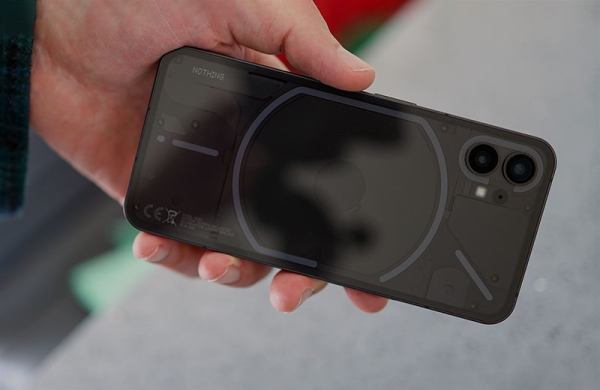 Обзор Nothing Phone (1): первого и совсем иного смартфона с необычным дизайном