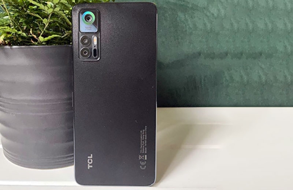 Обзор TCL 30+: стильный и медленный смартфон по доступной цене