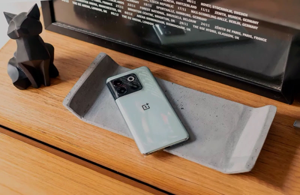 Обзор OnePlus 10T: этот мощный и почти флагманский смартфон вы бы захотели