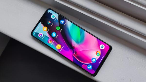 Обзор Moto G200