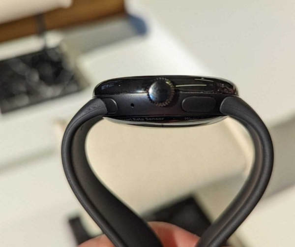 Виявилося, що у розумного годинника Google Pixel Watch дуже широка рамка