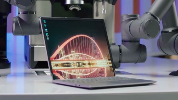 Lenovo показала концепт ноутбука со скручивающимся дисплеем — он увеличивается в высоту
