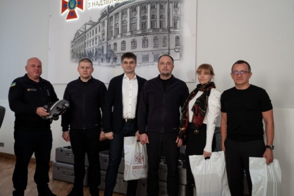 Нова пошта придбала для ДСНС України двадцять роботів-саперів