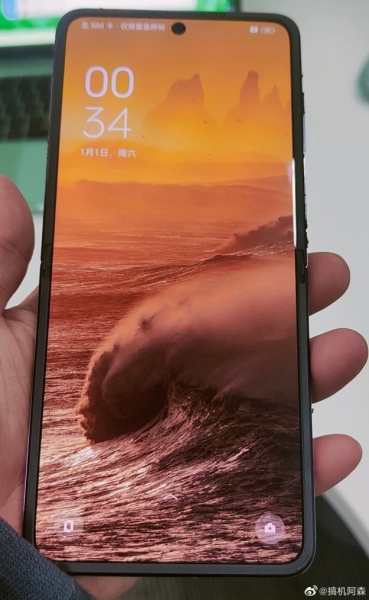 Судячи з опублікованих живих фото, Oppo Find N2 Flip – перший смартфон-розкладачка без складки на екрані