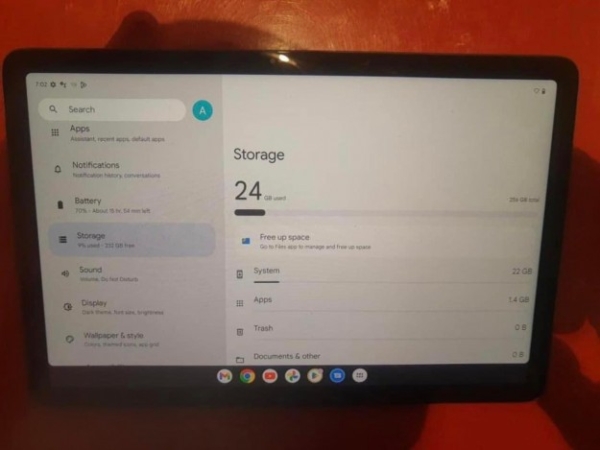 Хтось продає планшет Pixel Tablet, який вийде 2023 року