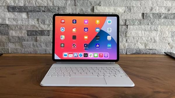 Microsoft Surface Pro 9 против Apple iPad Pro: что лучше?