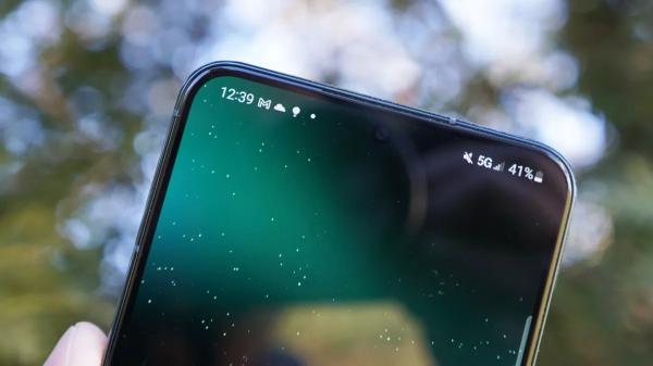 Обзор Samsung Galaxy S22: мал да удал