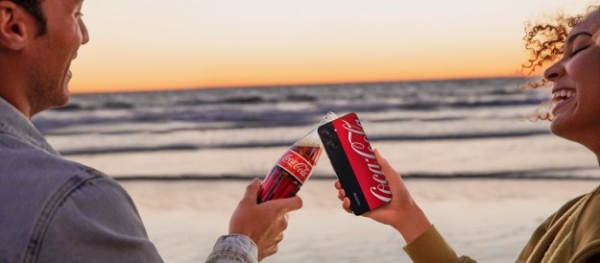 Представлений смартфон realme 10 Pro Coca-Cola Edition з багатою комплектацією та «унікальною» темою
