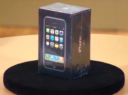 Оригинальный нераспечатанный iPhone продали на аукционе за $63 356