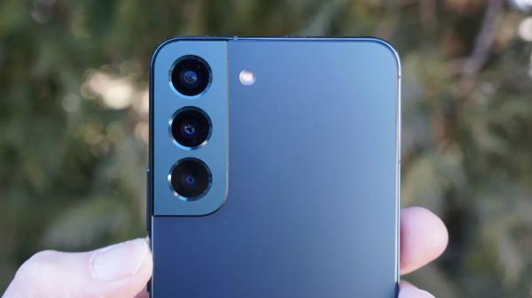 Обзор Samsung Galaxy S22: мал да удал