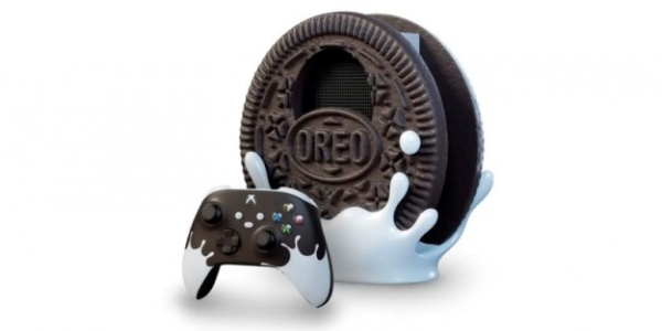 Microsoft представила консоль Xbox Series S у вигляді величезного печива Oreo