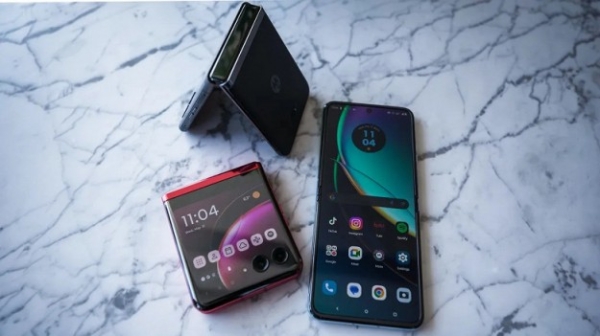 20% покупателей складных смартфонов Razr — это бывшие владельцы iPhone