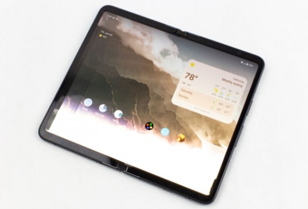 Гнучкі смартфони Google Pixel Fold почали ламатися наступного дня після старту продажів